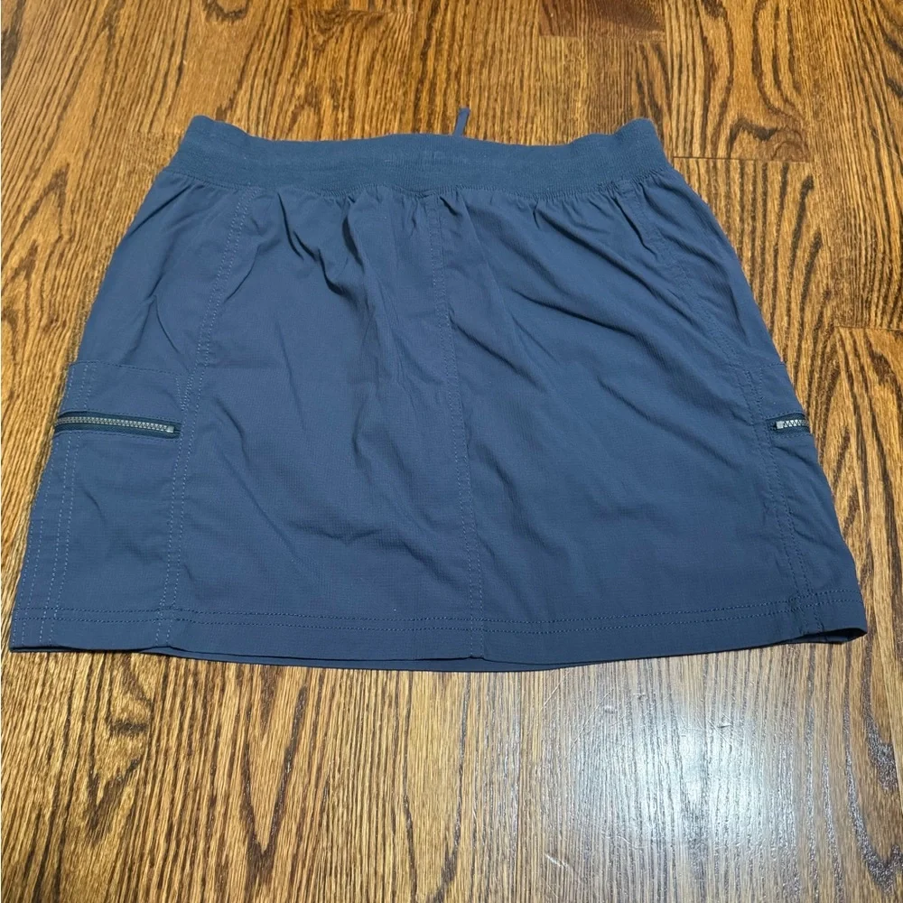 Te Verde Blue Skort with Zipper pockets, size medium - Picture 2 of 6